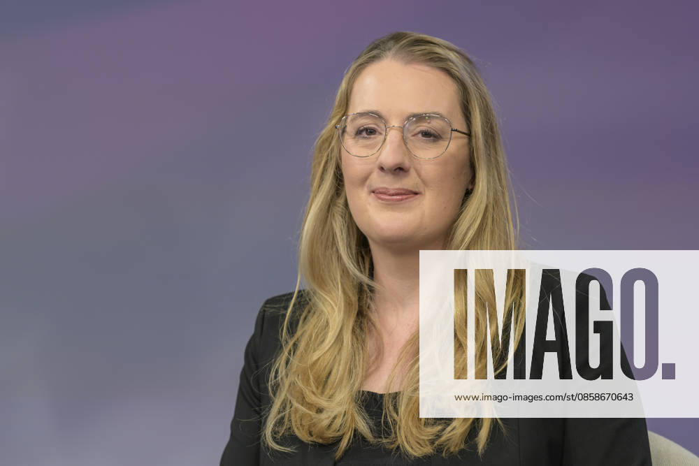 V l Katharina Dröge, Bündnis˜90 Die Grünen parliamentary group leader , GER, Berlin, Studio, as a guest on Maischberger, political talk show, TV, format, with presenter Sandra Maischberger, Das Erste, from Adlershof Am Studio 20, 08 06 2026,