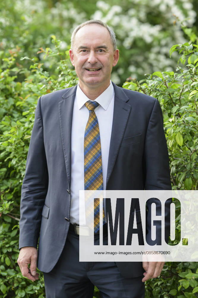 V l Hubert Aiwanger, Free Voters Bavarian Minister of Economic Affairs and Party Chairman , GER, Berlin, Studio, as a guest on Maischberger, political talk show, TV, format, with presenter Sandra Maischberger, Das Erste, from Adlershof Am Studio 20, 08 06 2026,