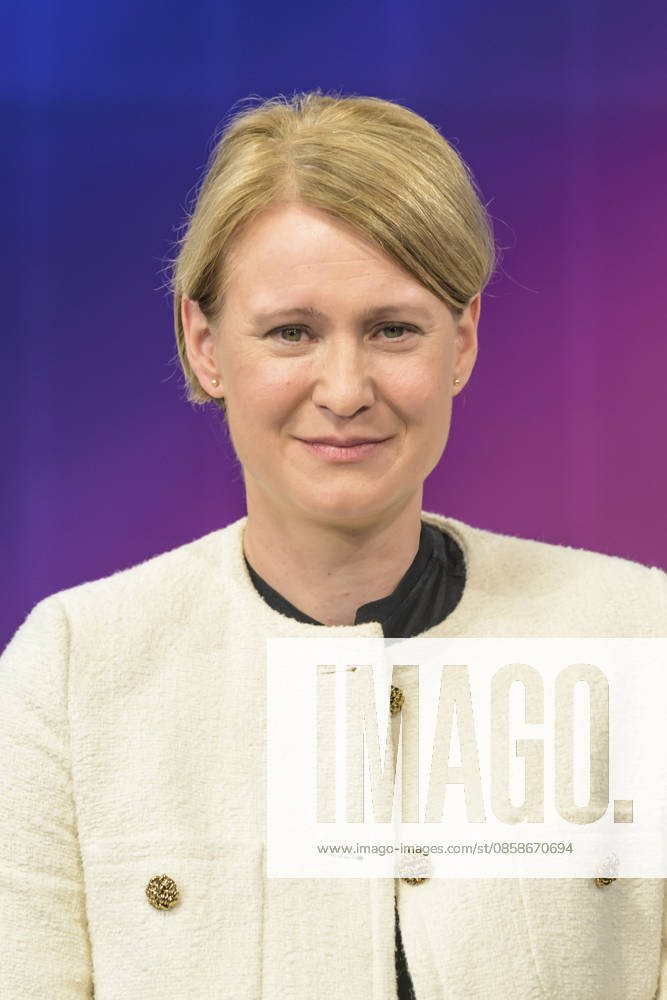 V l Jana Puglierin Security expert , GER, Berlin, Studio, guest on Maischberger, political talk show, TV, format, with presenter Sandra Maischberger, Das Erste, from Adlershof Am Studio 20, 08 06 2026,