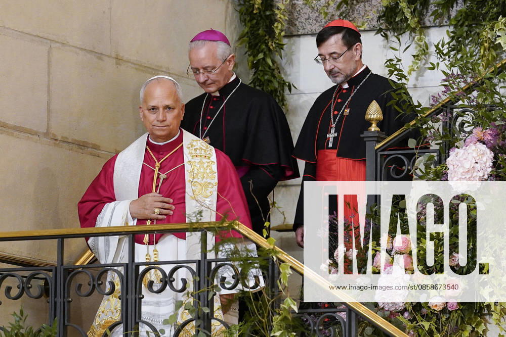 Pope Leo XIV presides a prayer in honor of the Virgin of Almudena in the Cathedral Pope Leo XIV during the prayer and homage to the Virgin of Almudena, in the Cathedral of Santa Maria de la Almudena, on June 8, 2026, in Madrid Spain After the prayer before the patron saint, the Pope has deposited at her feet the Golden Rose, a personal and exceptional recognition with which the Popes honor images of the Virgin, the Pope placed at her feet the Golden Rose, a personal and exceptional recognition with which the Popes honor images of Virgins 08 JUNE 2026 POOL POPE LEÓN XIV MADRID CATHEDRAL ALMUDENA SPAIN PRAYER TO Pé Madrid Madrid Spain