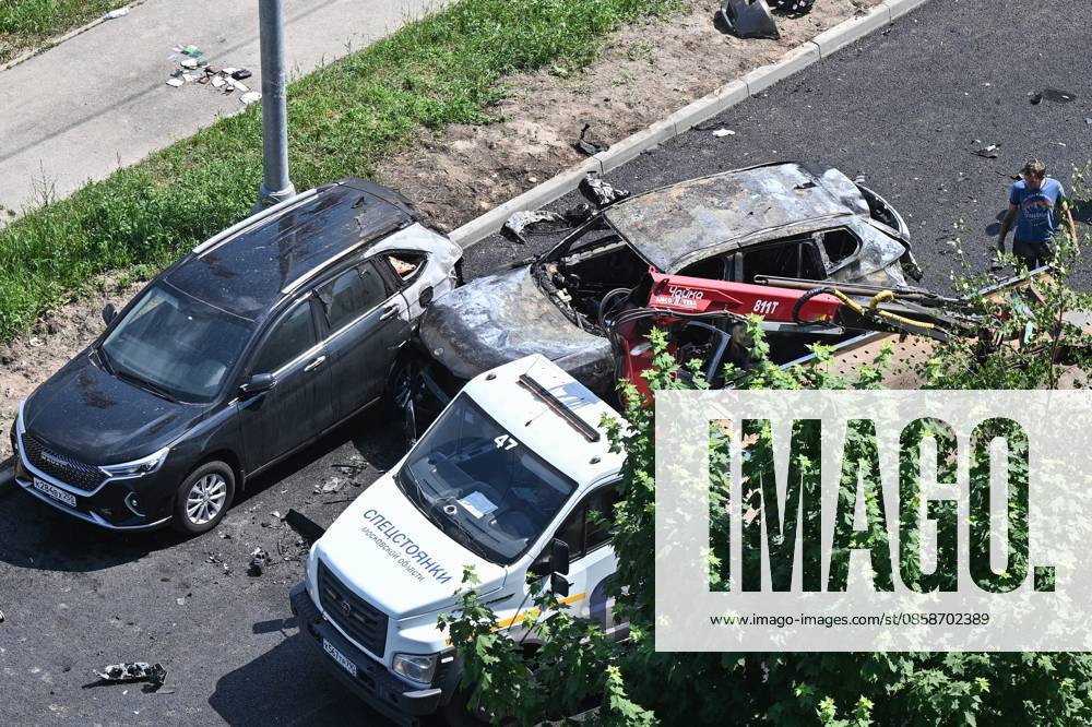 Russia Car Blast 9186056 09.06.2026 A view shows the site of a BMW X3 explosion near a residential building on Koldunovo Street in Balashikha, outside Moscow, Russia. The driver has sustained multiple injuries and died at the site. Kristina Solovyova Sputnik Balashikha Moscow region Russia