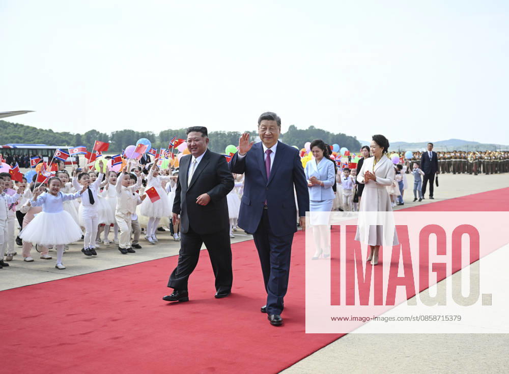 (260609) -- PYONGYANG, June 9, 2026 -- Xi Jinping, general secretary of the Communist Party of China Central Committee and Chinese president, concludes his state visit to the Democratic People s Republic of Korea (DPRK) and departs from Pyongyang, the DPRK, June 9, 2026. Kim Jong Un, general secretary of the Workers Party of Korea and president of the State Affairs of the DPRK, and his wife Ri Sol Ju went to the airport to see Xi and his wife Peng Liyuan off and held a grand farewell ceremony in their honor. ) DPRK-PYONGYANG-CHINA-XI JINPING-KIM JONG UN-FAREWELL CEREMONY YanxYan