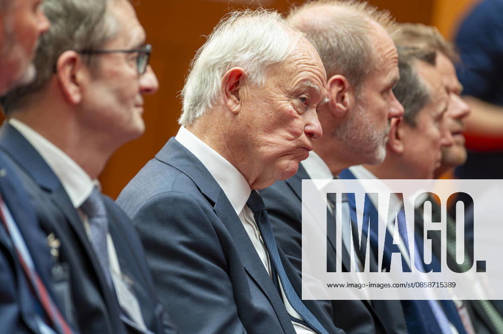 Eddie Wilson Brendan Nelson Aviation Summit EUR, Germany, Berlin, 09 06 2026 Visitors listen to Katharina Reiches speech On the day before ILA26, decision-makers from international aviation politics, industry, science and finance will meet at th