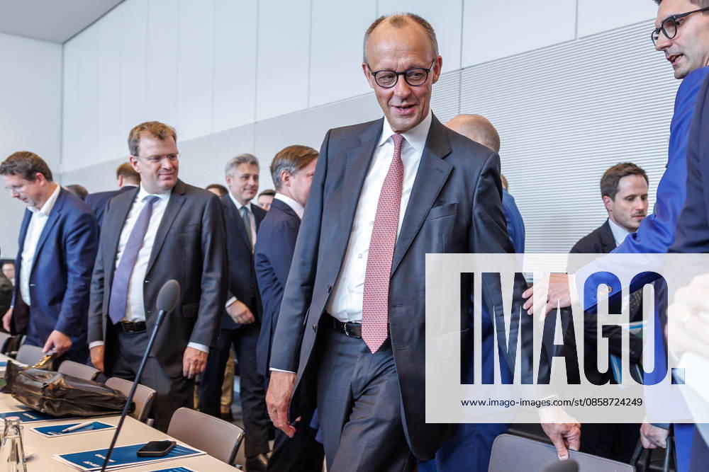 Parliamentary group meeting CDU CSU Friedrich Merz CDU and Bundestag President Julia Kloeckner at a parliamentary group meeting on 9 06 2026 in Berlin Berlin Germany Bundestag
