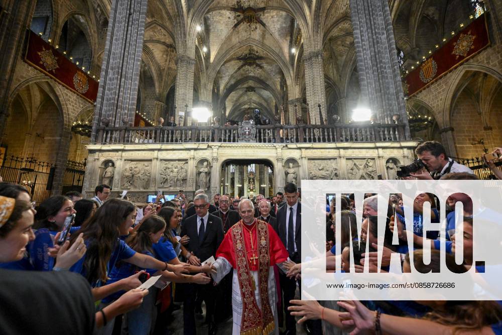 SPAIN - POPE LEO XIV HOLDS A MIDDAY PRAYER IN THE CATHEDRAL OF THE HOLY CROSS AND SAINT EULALIA ON BARCELLONA - 2026 6 9 Spain, Vatican, 2026 6 9 Pope Leo XIV holds a midday prayer in the Cathedral of the Holy Cross and Saint Eulalia in Barcelona - NO BOOKS