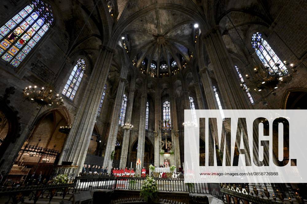 IPA85515144 - Spain, Vatican, 2026 6 9 Pope Leo XIV holds a midday prayer in the Cathedral of the Holy Cross and Saint Eulalia in Barcelona Photograph by VATICAN MEDIA Catholic Press Photo