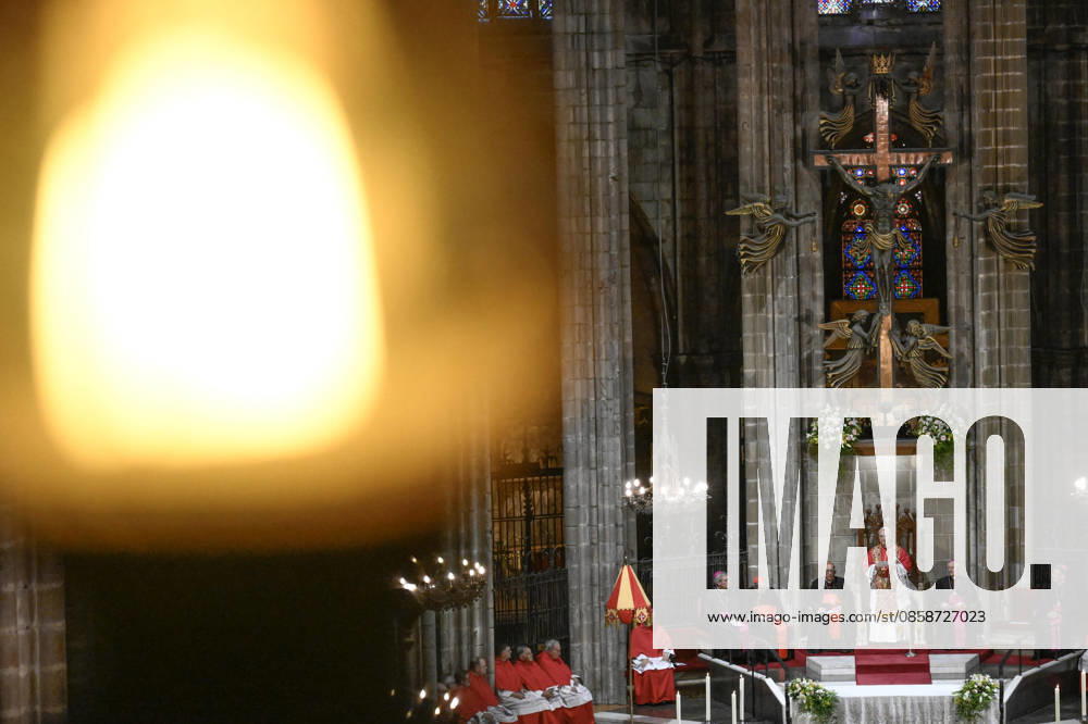 Pope Leo XIV leads midday prayer at the Cathedral of the Holy Cross and Saint Eulalia in Barcelona, Spain, 09 June 2026. Pope Leo XIV is visiting Spain from 06 to 12 June 2026, with stops in Madrid, Barcelona, and the Canary Islands. ANSA CIRO FUSCO Barcelona - ZUMAa110 20260609_zaf_a110_010