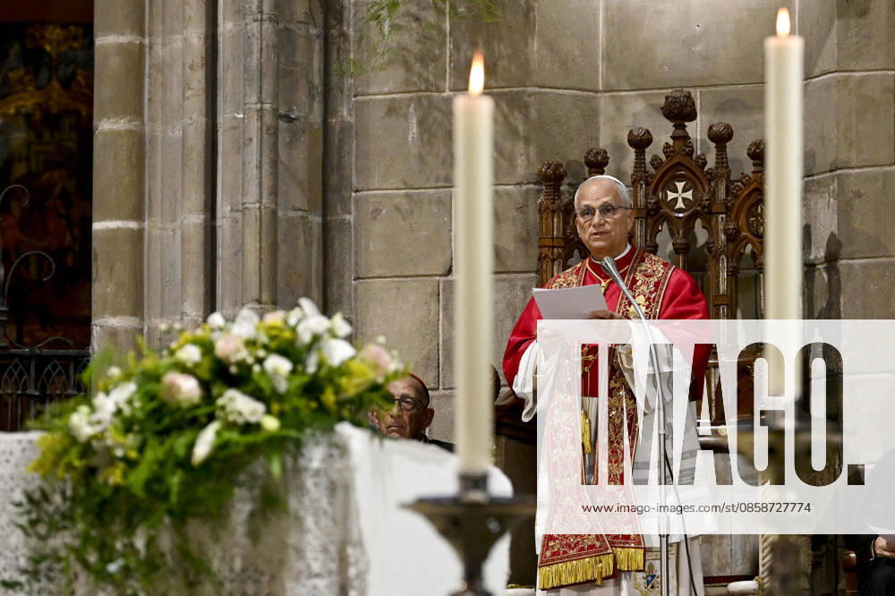 Pope Leo XIV Prayer At The Barcelona Cathedral - Spain Pope Leo XIV presides over midday prayer at the Barcelona Cathedral (Cathedral of the Holy Cross and Saint Eulalia) in Barcelona on June 9, 2026 on the fourth day of his pastoral visit to Spain. Photo by (EV) Simone Risoluti Vatican Media ABACAPRESS.COM Barcelona Spain