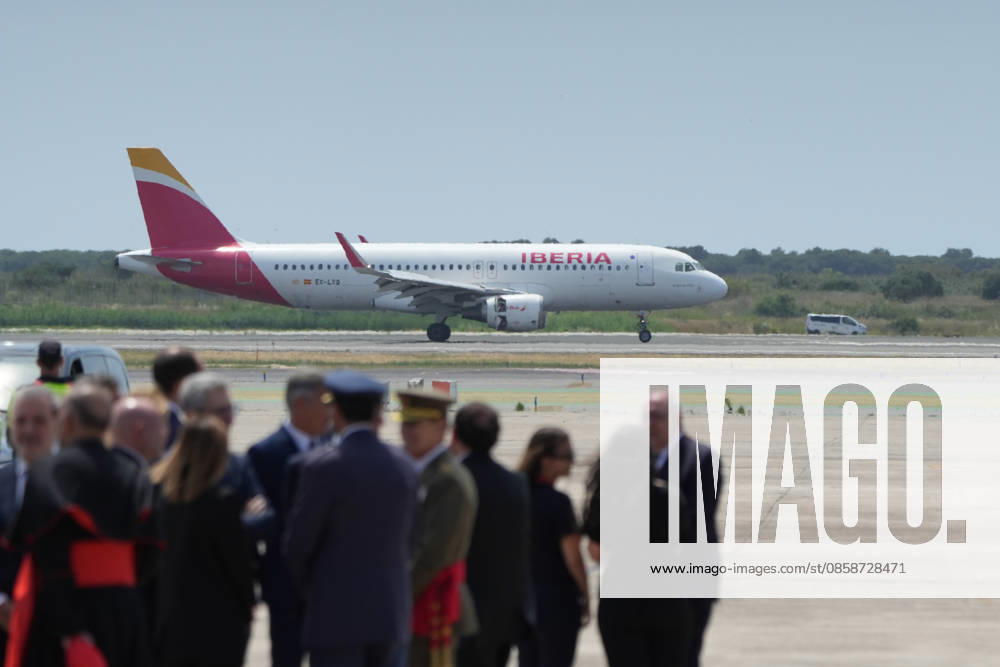 Pope Leo XIV arrives in Barcelona Arrival of Pope Leo XIV at Josep Tarradellas Barcelona El Prat International Airport, June 9, 2026, in Barcelona, Catalonia Spain Pope Leo XIV continues his trip through Spain after three intense days in the capital and arrives in Barcelona where he has a busy schedule between today and tomorrow, June 10, which includes the commemoration of the centenary of the death of Antoni Gaudi and the blessing and inauguration of the Tower of Jesus Christ in the Basilica of the Sagrada Familia 09 JUNE 2026 Barcelona Catalunya Barcelona Catalunya Catalunya Spain