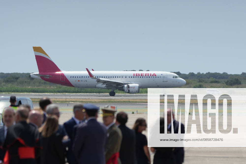 Pope Leo XIV arrives in Barcelona Arrival of Pope Leo XIV at Josep Tarradellas Barcelona El Prat International Airport, June 9, 2026, in Barcelona, Catalonia Spain Pope Leo XIV continues his trip through Spain after three intense days in the capital and arrives in Barcelona where he has a busy schedule between today and tomorrow, June 10, which includes the commemoration of the centenary of the death of Antoni Gaudi and the blessing and inauguration of the Tower of Jesus Christ in the Basilica of the Sagrada Familia 09 JUNE 2026 Barcelona Catalunya Barcelona Catalunya Catalunya Spain