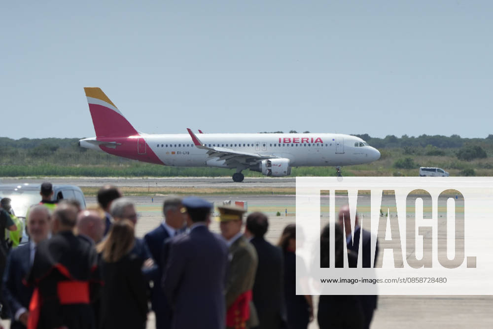 Pope Leo XIV arrives in Barcelona Arrival of Pope Leo XIV at Josep Tarradellas Barcelona El Prat International Airport, June 9, 2026, in Barcelona, Catalonia Spain Pope Leo XIV continues his trip through Spain after three intense days in the capital and arrives in Barcelona where he has a busy schedule between today and tomorrow, June 10, which includes the commemoration of the centenary of the death of Antoni Gaudi and the blessing and inauguration of the Tower of Jesus Christ in the Basilica of the Sagrada Familia 09 JUNE 2026 Barcelona Catalunya Barcelona Catalunya Catalunya Spain