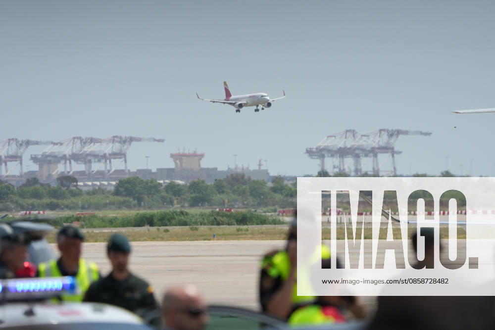 Pope Leo XIV arrives in Barcelona Arrival of Pope Leo XIV at Josep Tarradellas Barcelona El Prat International Airport, June 9, 2026, in Barcelona, Catalonia Spain Pope Leo XIV continues his trip through Spain after three intense days in the capital and arrives in Barcelona where he has a busy schedule between today and tomorrow, June 10, which includes the commemoration of the centenary of the death of Antoni Gaudi and the blessing and inauguration of the Tower of Jesus Christ in the Basilica of the Sagrada Familia 09 JUNE 2026 Barcelona Catalunya Barcelona Catalunya Catalunya Spain