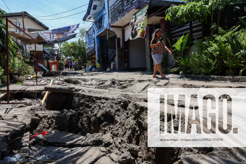 Nearly 88,000 affected by 7.8-magnitude quake, 22,690 remain displaced in Southern Philippines GENERAL SANTOS, PHILIPPINES – JUNE 10: Roads are cracked in a residential area following a deadly earthquake in General Santos, Philippines, on June 10, 2026. Nearly 88,000 people across southern Mindanao have been affected by a magnitude 7.8 earthquake that struck southern Philippines on June 8, while more than 22,000 remain displaced as aftershocks continue, according to government and NGO figures. The quake has killed dozens of people, damaged infrastructure and homes, and caused residential buildings and poorly constructed houses to collapse, making it the strongest earthquake to hit the disaster-prone Southeast Asian country this year. Daniel