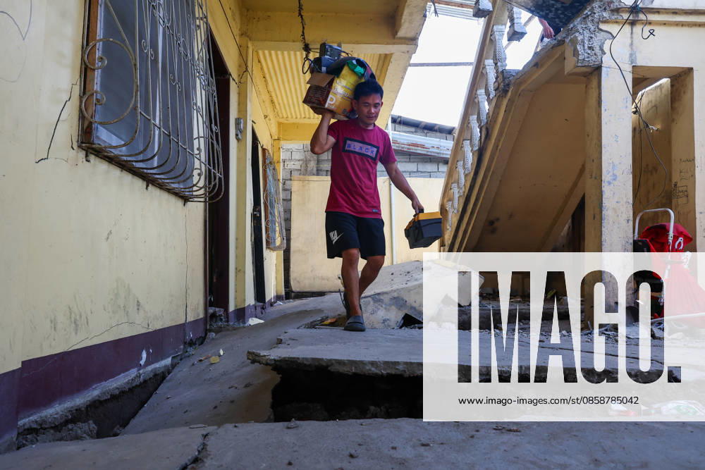 Nearly 88,000 affected by 7.8-magnitude quake, 22,690 remain displaced in Southern Philippines GENERAL SANTOS, PHILIPPINES – JUNE 10: Displaced residents move salvageable furniture from a partially collapsed house following a deadly earthquake in General Santos, Philippines, on June 10, 2026. Nearly 88,000 people across southern Mindanao have been affected by a magnitude 7.8 earthquake that struck southern Philippines on June 8, while more than 22,000 remain displaced as aftershocks continue, according to government and NGO figures. The quake has killed dozens of people, damaged infrastructure and homes, and caused residential buildings and poorly constructed houses to collapse, making it the strongest earthquake to hit the disaster-prone S
