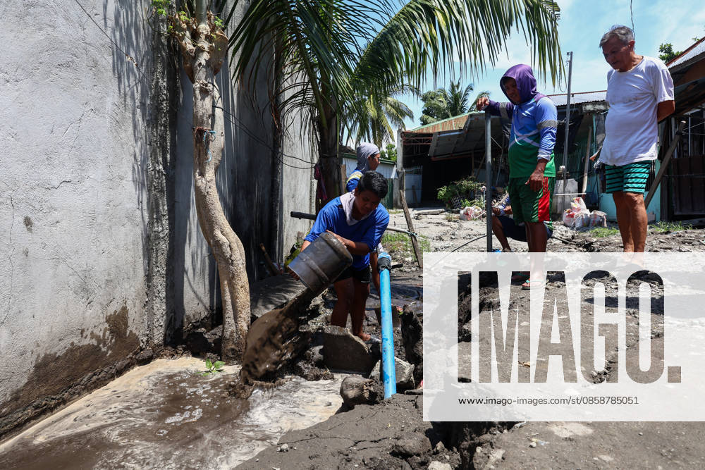 Nearly 88,000 affected by 7.8-magnitude quake, 22,690 remain displaced in Southern Philippines GENERAL SANTOS, PHILIPPINES – JUNE 10: Residents work to repair water supply systems on a cracked road following a deadly earthquake in General Santos, Philippines, on June 10, 2026. Nearly 88,000 people across southern Mindanao have been affected by a magnitude 7.8 earthquake that struck southern Philippines on June 8, while more than 22,000 remain displaced as aftershocks continue, according to government and NGO figures. The quake has killed dozens of people, damaged infrastructure and homes, and caused residential buildings and poorly constructed houses to collapse, making it the strongest earthquake to hit the disaster-prone Southeast Asian c