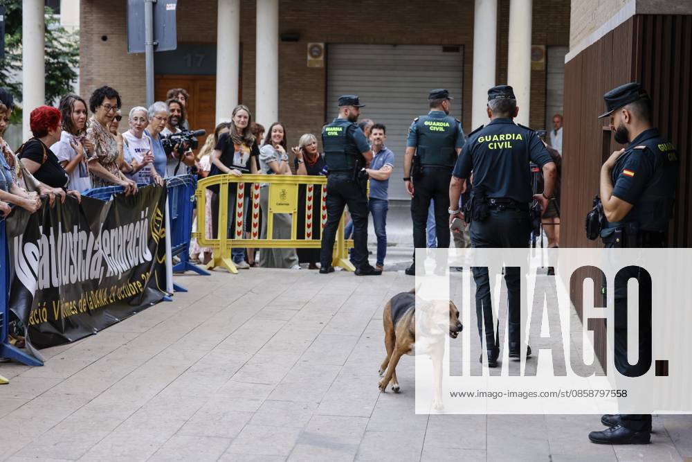 Dana victims associations gather in front of the Catarroja Courts Demonstrators during a rally in front of the Catarroja Courts, on June 10, 2026, in Catarroja, Valencia, Comunidad Valenciana Spain Representatives of the Associació de Víctimes de la DANA 29 d Octubre de 2024, of the Asociación de Víctimas Mortales Dana 29 O and of Damnificados por la DANA de l Horta Sud de Valencia have gathered today in front of the Courts of Catarroja where the First Vice-President of the Generalitat and Councilor of Social Services on October 29, 2024, Susana Camarero is summoned today as a witness 10 JUNE 2026 Espana