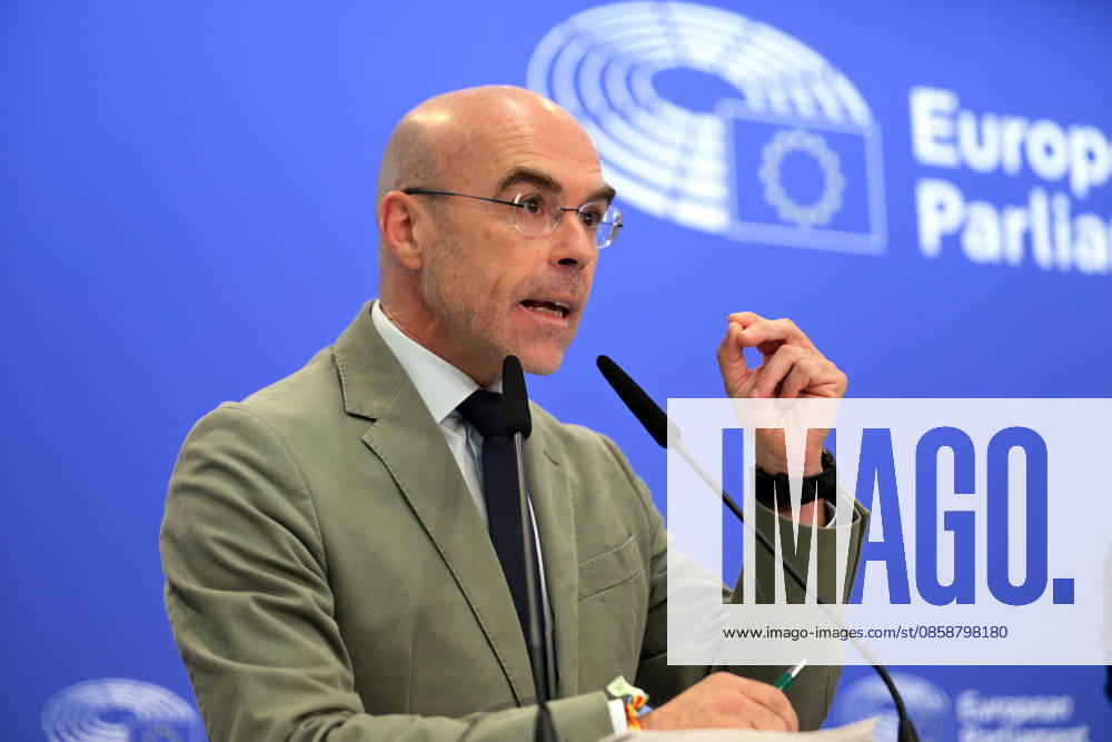 MEPs Tobe, Sippel, Buxade and Keller discuss EU Migration and Asylum Pact BRUSSELS, BELGIUM – JUNE 10: Member of the European Parliament Jorge Buxade speaks during a press conference on the European Union Migration and Asylum Pact and the European Parliament s role in its implementation at the European Parliament in Brussels, Belgium, on June 10, 2026. The pact is set to enter into force on June 12. Dursun Aydemir Anadolu Brussels Belgium. Editorial use only. Please get in touch for any other usage.