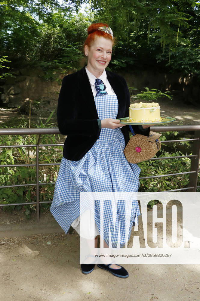 Enie van de Meiklokjes at a photo session on the occasion of the naming ceremony for the pygmy hippopotamus cub Brötchen at Zoo Berlin Berlin, 10 06 2026 Foto:xA.xFuturexImagex meiklokjes_6604