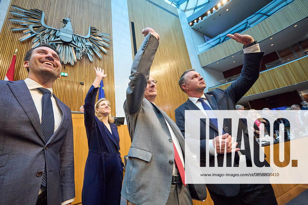 - Wien 09.06.2026 - Budgetrede Österreichisches Parlament - Der Nationalrat trat heute im Hohen Haus zu einer regluären Nationalratssitzung zusammen. Haupthema war die Budetrede des Finanzministers - PHOTO: v.L. Bildungsminister Christoph Wiederkehr (NEOS), Aussenministerin Beate Meinl-Reisinger (NEOS), Finanzminister Markus Marterbauer (SPÖ), Vizekanzler Andreas Babler (SPÖ), im Plenarsaal kurz vor Beginn der Sitzung. Vienna (AUSTRIA) - Austrian Parliament National Council session - The National Council met today in Parliament for a regular National Council session. The topic of the plenary session was the Budget Speech by the Austrian Minister of Finance. Budget, Finanzen, Staatsfinanzen, Geld, Steuern, Ausgaben, Einnahmen, Regi