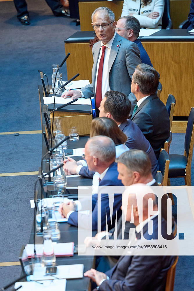 - Wien 09.06.2026 - Budgetrede Österreichisches Parlament - Der Nationalrat trat heute im Hohen Haus zu einer regluären Nationalratssitzung zusammen. Haupthema war die Budetrede des Finanzministers - PHOTO: Finanzminister Markus Marterbauer (SPÖ) auf der Regierungsbank im Plenarsaal bei seiner zweiten Budgetrede. Vienna (AUSTRIA) - Austrian Parliament National Council session - The National Council met today in Parliament for a regular National Council session. The topic of the plenary session was the Budget Speech by the Austrian Minister of Finance. Budget, Finanzen, Staatsfinanzen, Geld, Steuern, Ausgaben, Einnahmen, Regierung, echtes Dopelbudet 2027 28 , 2028, Schulden, Nationalratssitzung, Nationalrat SItzung Budgetrede