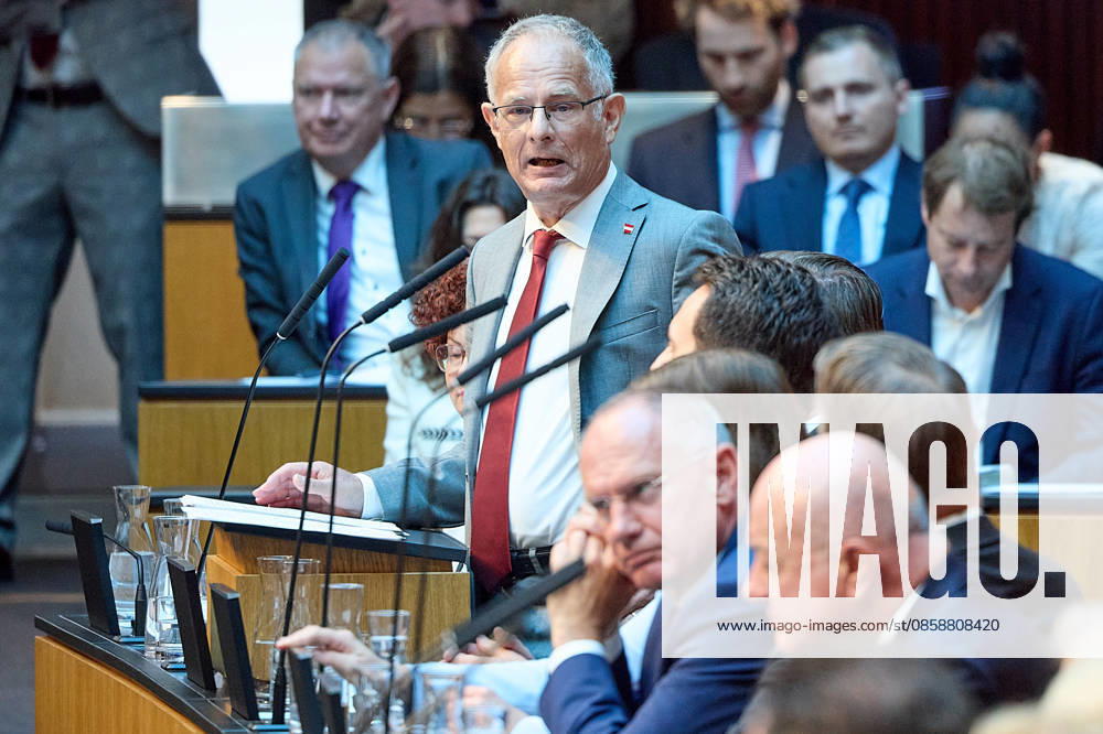 - Wien 09.06.2026 - Budgetrede Österreichisches Parlament - Der Nationalrat trat heute im Hohen Haus zu einer regluären Nationalratssitzung zusammen. Haupthema war die Budetrede des Finanzministers - PHOTO: Finanzminister Markus Marterbauer (SPÖ) auf der Regierungsbank im Plenarsaal bei seiner zweiten Budgetrede. Vienna (AUSTRIA) - Austrian Parliament National Council session - The National Council met today in Parliament for a regular National Council session. The topic of the plenary session was the Budget Speech by the Austrian Minister of Finance. Budget, Finanzen, Staatsfinanzen, Geld, Steuern, Ausgaben, Einnahmen, Regierung, echtes Dopelbudet 2027 28 , 2028, Schulden, Nationalratssitzung, Nationalrat SItzung Budgetrede