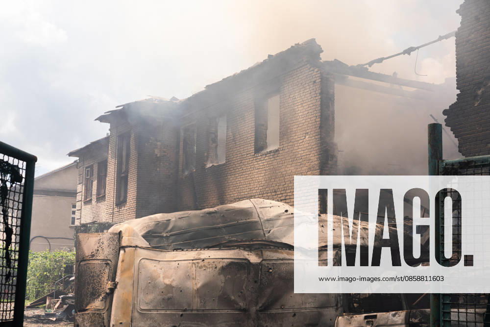Aftermath of drone strike on Kharkiv Tax Inspectorate KHARKIV, UKRAINE – JUNE 10: Smoke rises from a damaged building following a drone strike in Kharkiv, Ukraine, on June 10, 2026. Emergency crews responded to the scene as smoke billowed from the structure after the attack. Carlo Bravo Anadolu Kharkiv Ukraine. Editorial use only. Please get in touch for any other usage.