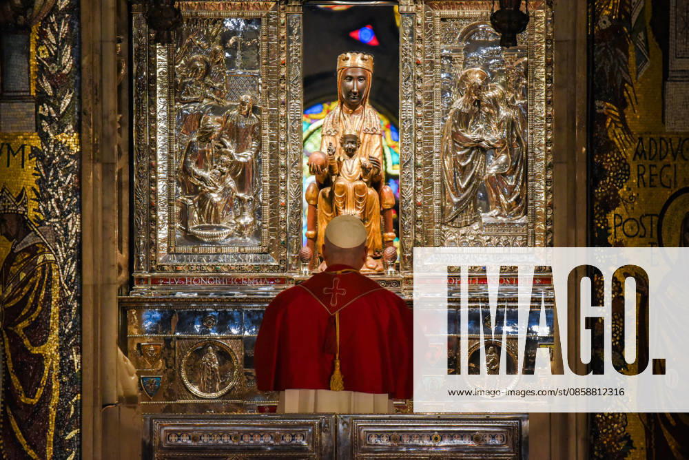 Pope Leo XIV presides the Prayer of the Holy Rosary at the Abbey of Montserrat Pope Leo XIV greets Our Lady of Montserrat La Moreneta during the celebration of the prayer of the Holy Rosary, June 10, 2026, at the Abbey of Our Lady of Montserrat, Barcelona, Catalunya Spain This act of Marian devotion is part of the acts that the Pontiff is carrying out during his apostolic trip to Spain, which began in Madrid on June 8 10 JUNE 2026 Barcelona, Catalunya Barcelona, Catalunya Spain