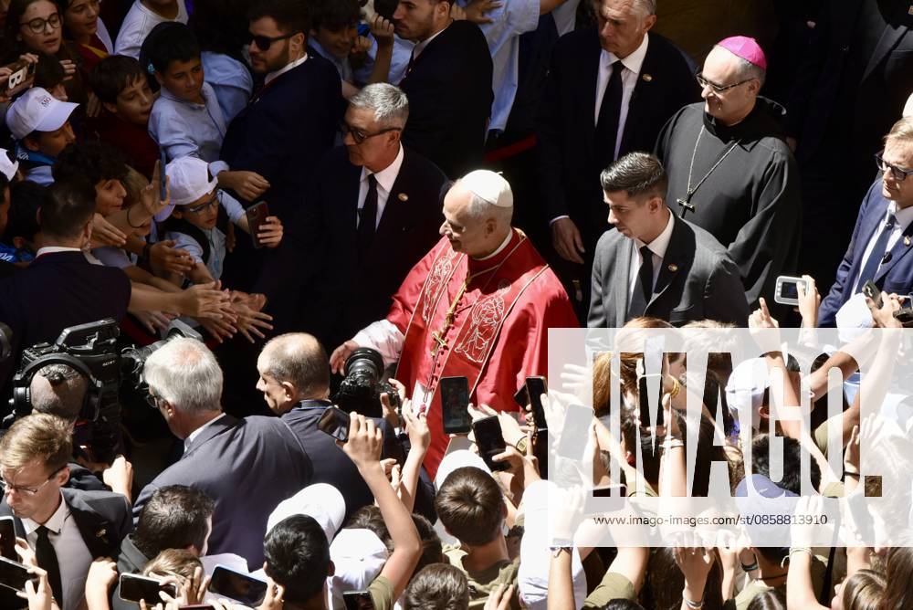 Pope Leo XIV presides the Prayer of the Holy Rosary at the Abbey of Montserrat Pope Leo XIV during the celebration of the prayer of the Holy Rosary, on June 10, 2026, at the Abbey of Our Lady of Montserrat, Barcelona, Catalonia Spain This act of Marian piety is part of the acts that the Pontiff performs during his apostolic journey to Spain that began in Madrid on June 8 10 JUNE 2026 Barcelona, Catalonia Barcelona, Catalonia Spain