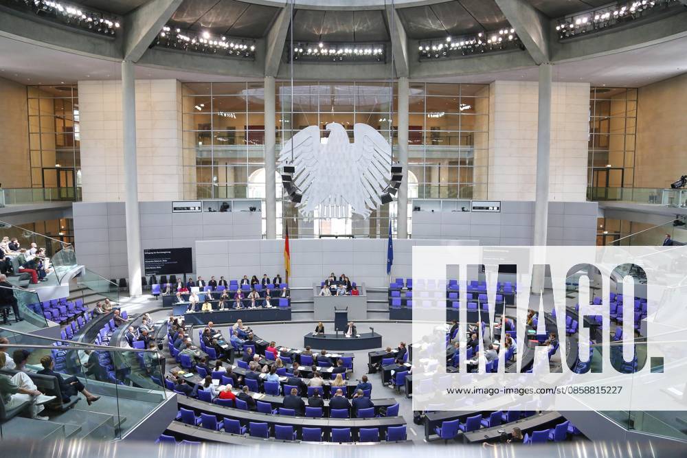German Bundestag 82 Bundestag session View of the plenary chamber at the start of the session, Alexander Dobrindt answers questions from MPs during the government questioning session