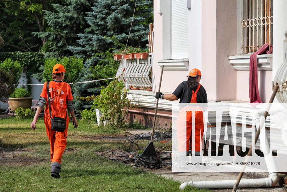 Russian Drone Strike Damages Housing - Odesa Utility workers clear debris outside a multi-storey residential building damaged in a Russian drone attack on Odesa, Ukraine, on June 10, 2026. The Russian army attacked the city with strike drones. Residential buildings were damaged in the attack. Three people were injured, including two children Photo by Nina Liashonok Ukrinform ABACAPRESS.COM Odesa Ukraine