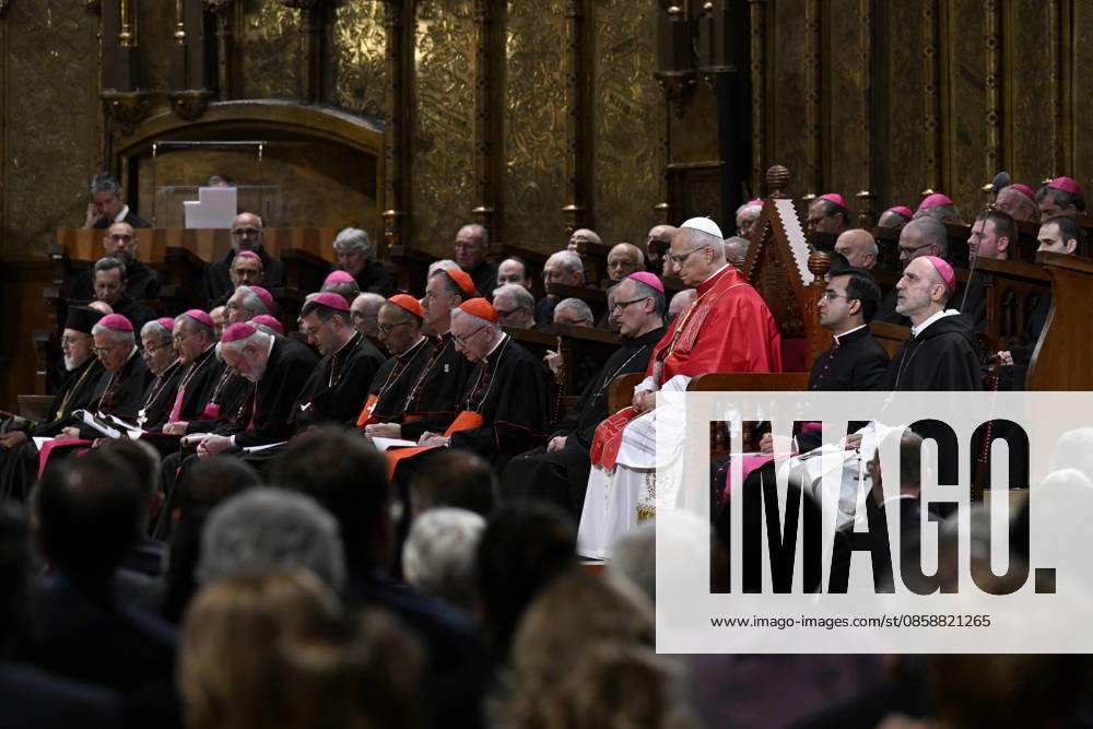 IPA85545398 - Spain, Vatican, 2026 6 10 Pope Leo XIV takes part in the recitation of the Rosary at the Abbey of Our Lady of Montserrat, near Barcelona, Photograph by VATICAN MEDIA Catholic Press Photo