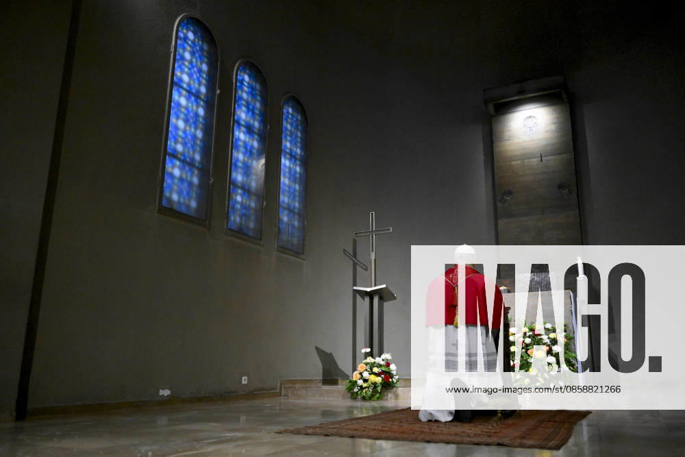 IPA85545401 - Spain, Vatican, 2026 6 10 Pope Leo XIV takes part in the recitation of the Rosary at the Abbey of Our Lady of Montserrat, near Barcelona, Photograph by VATICAN MEDIA Catholic Press Photo