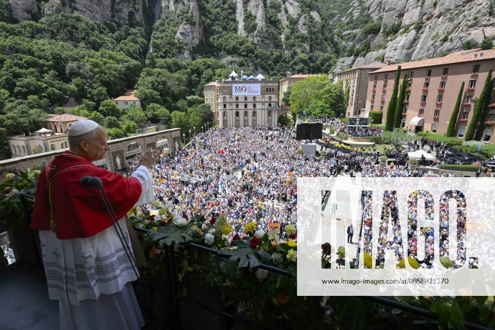 IPA85545421 - Spain, Vatican, 2026 6 10 Pope Leo XIV takes part in the recitation of the Rosary at the Abbey of Our Lady of Montserrat, near Barcelona, Photograph by VATICAN MEDIA Catholic Press Photo