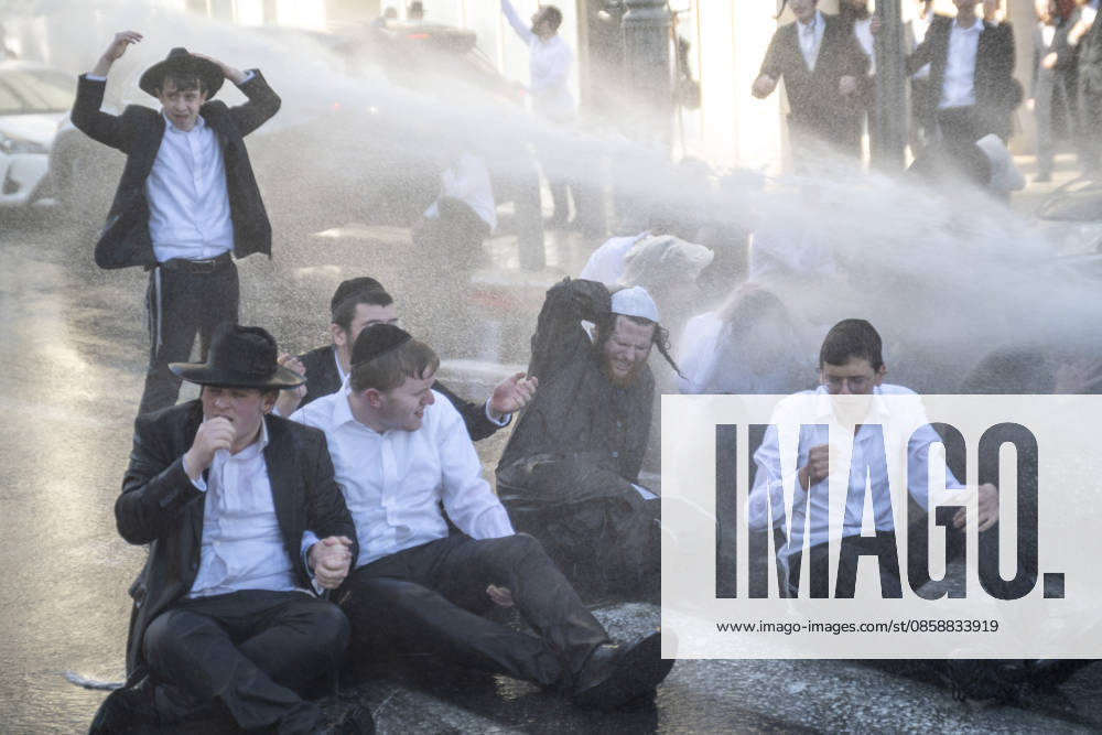 Police intervene as Ultra-Orthodox Jews block roads in West Jerusalem WEST JERUSALEM - JUNE 10: Israeli police use stun grenades and water cannons to disperse Ultra-Orthodox (Haredi) Jews blocking roads during a protest on June 10, 2026. Three demonstrators were detained during the incidents in West Jerusalem, where crowds gathered to protest against compulsory military service. Mostafa Alkharouf Anadolu Jerusalem Israel. Editorial use only. Please get in touch for any other usage.