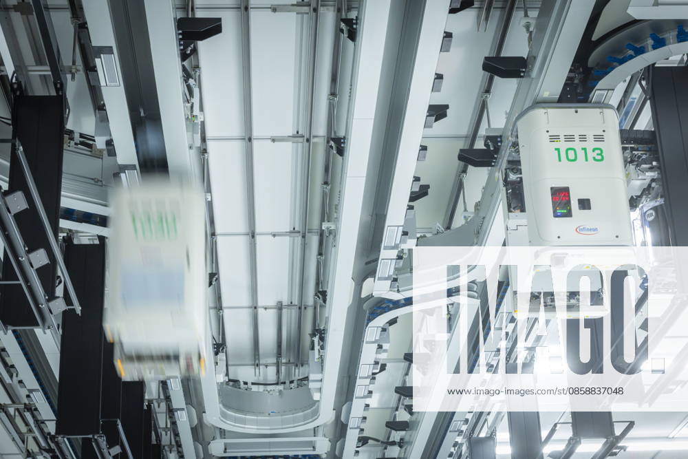 Infineon Technologies AG in Dresden Cleanroom of the new Smart Power Fab of Infineon Technologies AG in Dresden on June 10 On July 2, the Smart Power Fab will be ceremon