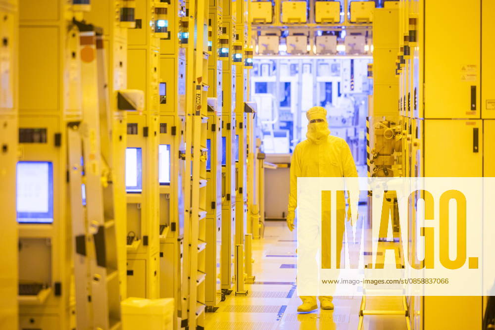 Infineon Technologies AG in Dresden Clean room of the new Smart Power Fab of Infineon Technologies AG in Dresden on June 10 On July 2, the Smart Power Fab is ceremonially opened The new plant is the largest single investment in Infineons history with an investment vo