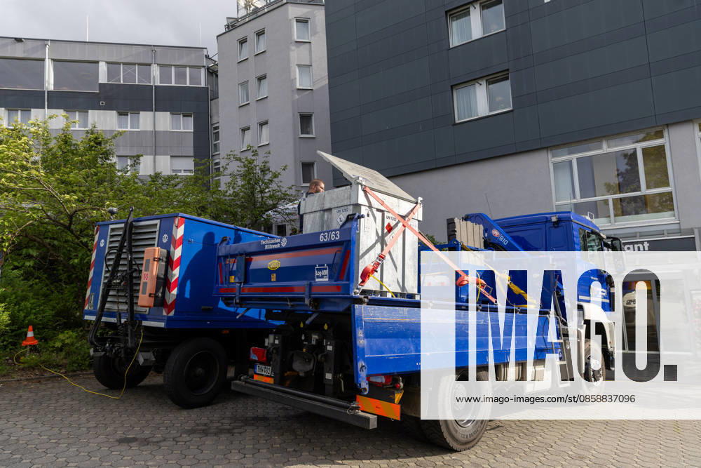 Current topic pictures Current situation in Reutlingen Betzingen after the power outage, 10 06 2026 Current topic pictures Current situation in Reutlingen Betzingen after the power outage, 10 06 2026, THW brings 1000 liters of Disel to refuel the emergency generator
