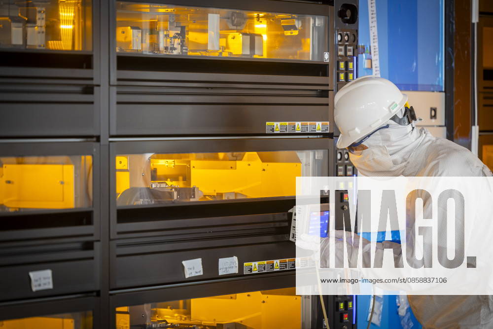Infineon Technologies AG in Dresden Cleanroom of the new Smart Power Fab of Infineon Technologies AG in Dresden on June 10 On July 2, the Smart Power Fab is ceremonially opened The new plant is the largest single investm