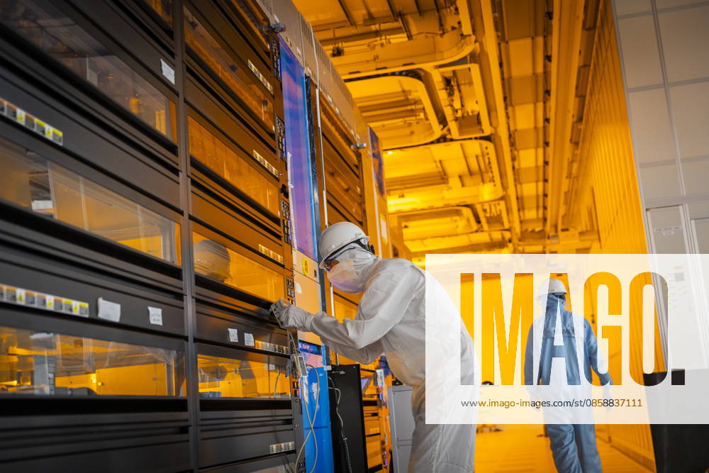 Infineon Technologies AG in Dresden Cleanroom of the new Smart Power Fab of Infineon Technologies AG in Dresden on June 10 On July 2, the Smart Power Fab is ceremonially opened The new plant is the largest single investm