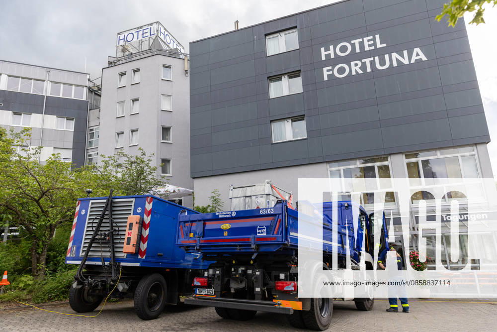 Current topic pictures Current situation in Reutlingen Betzingen after the power outage, 10 06 2026 Current topic pictures Current situation in Reutlingen Betzingen after the power outage, 10 06 2026, THW brings 1000 liters of Disel to refuel the emergency generator