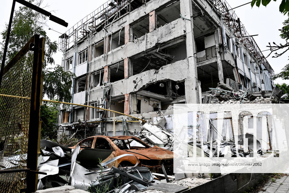 A residential building damaged by Russian shelling in the frontline city of Kherson, Ukraine, on June 2, 2026. The Russian army attacks the city daily with FPV drones and other unmanned aerial vehicles, deliberately terrorizing civilians. Russian forces conduct hunts for local residents, tracking them with FPV drones and dropping explosives. Police officers, medics, public transport, and urban infrastructure are also targeted. Anti-drone netting has been installed above roads to help protect against Russian FPV drone attacks (Photo by Dmytro Smolienko Ukrinform) Life under shelling in frontline Kherson