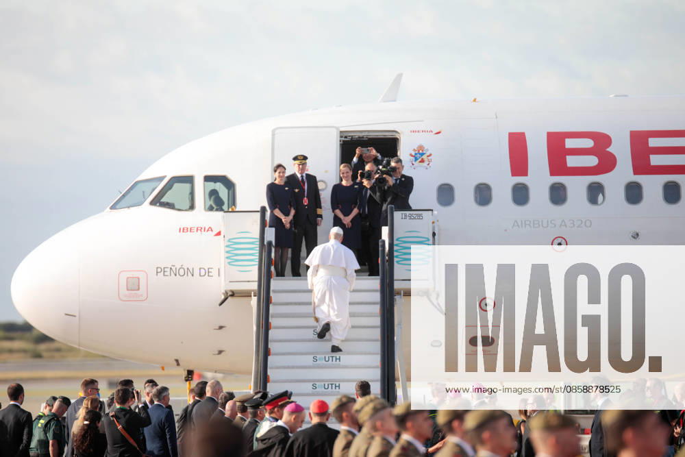 Pope Leo XIV bids farewell to Barcelona and heads to Las Palmas de Gran Canaria Pope Leo XIV during his farewell to Barcelona, at the Josep Tarradellas Barcelona El Prat International Airport, on June 11, 2026, in Barcelona, Catalonia Spain The Pontiff leaves Barcelona after having performed 7 acts between June 9 and 10 and heads to the last stage of his apostolic journey to Spain in the Canary Islands where he will be on June 11 and 12 11 JUNE 2026 Kike Rincó Barcelona, Catalonia Barcelona, Catalonia Spain