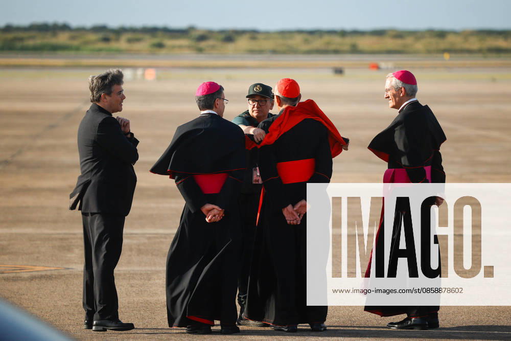 Pope Leo XIV bids farewell to Barcelona and heads to Las Palmas de Gran Canaria Civil Guard officers and members of the clergy during the Pontiffs farewell to Barcelona, at the Josep Tarradellas Barcelona El Prat International Airport, on June 11, 2026, in Barcelona, Catalunya Espana The Pontiff leaves Barcelona after having carried out 7 acts between June 9 and 10 and heads for the last stage of his apostolic trip to Spain in the Canary Islands where he will be on June 11 and 12 11 JUNE 2026 Kike Rincó Barcelona, Catalunya Barcelona, Catalunya Espana