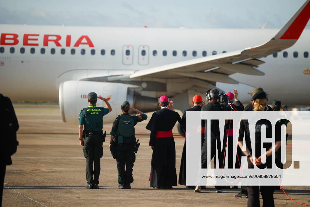 Pope Leo XIV bids farewell to Barcelona and heads to Las Palmas de Gran Canaria Civil Guard officers and members of the clergy during the Pontiffs farewell to Barcelona, at the Josep Tarradellas Barcelona El Prat International Airport, on June 11, 2026, in Barcelona, Catalunya Espana The Pontiff leaves Barcelona after having carried out 7 acts between June 9 and 10 and heads for the last stage of his apostolic trip to Spain in the Canary Islands where he will be on June 11 and 12 11 JUNE 2026 Kike Rincó Barcelona, Catalunya Barcelona, Catalunya Espana