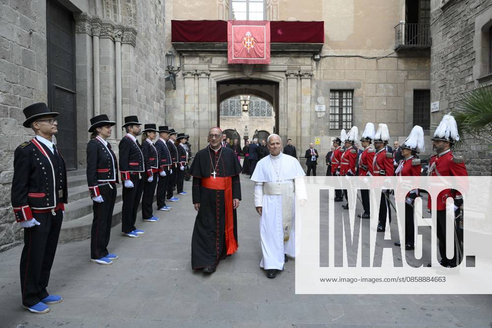 SPAIN - POPE LEO XIV BIDS FAREWELL TO BARCELLONA AT THE JOSEP TERRADELLAS BARCELONA - EL PRAT INTERNATIONAL AIRPORT IN BARCELONA, SPAIN - 2026 6 11 Spain, Vatican, 2026 6 11 Pope Leo XIV leaves the Archbishop s Residence to head at the Josep Tarradellas Barcelona-El Prat International Airport in Barcelona, Catalonia, Spain - NO BOOKS