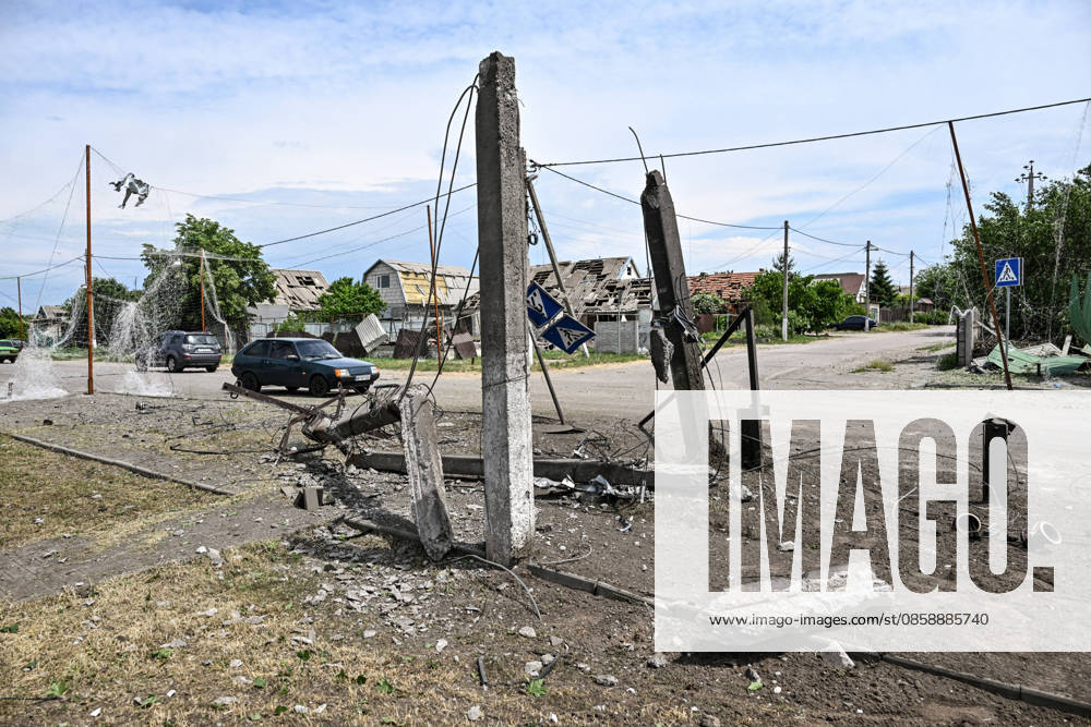 Russians Hit Zaporizhzhia With KAB Bombs - Ukraine Cars pass power transmission line poles destroyed in a Russian strike with guided aerial bombs in the settlement of Balabyne, Zaporizhzhia region, Ukraine, on June 7, 2026. Russian forces attacked the settlement with guided aerial bombs (KABs), which struck near a public transport stop. Three people were killed and at least five others were injured in the attack. Private homes were also damaged Photo by Dmytro Smolienko Ukrinform ABACAPRESS.COM Zaporizhzhia region Ukraine