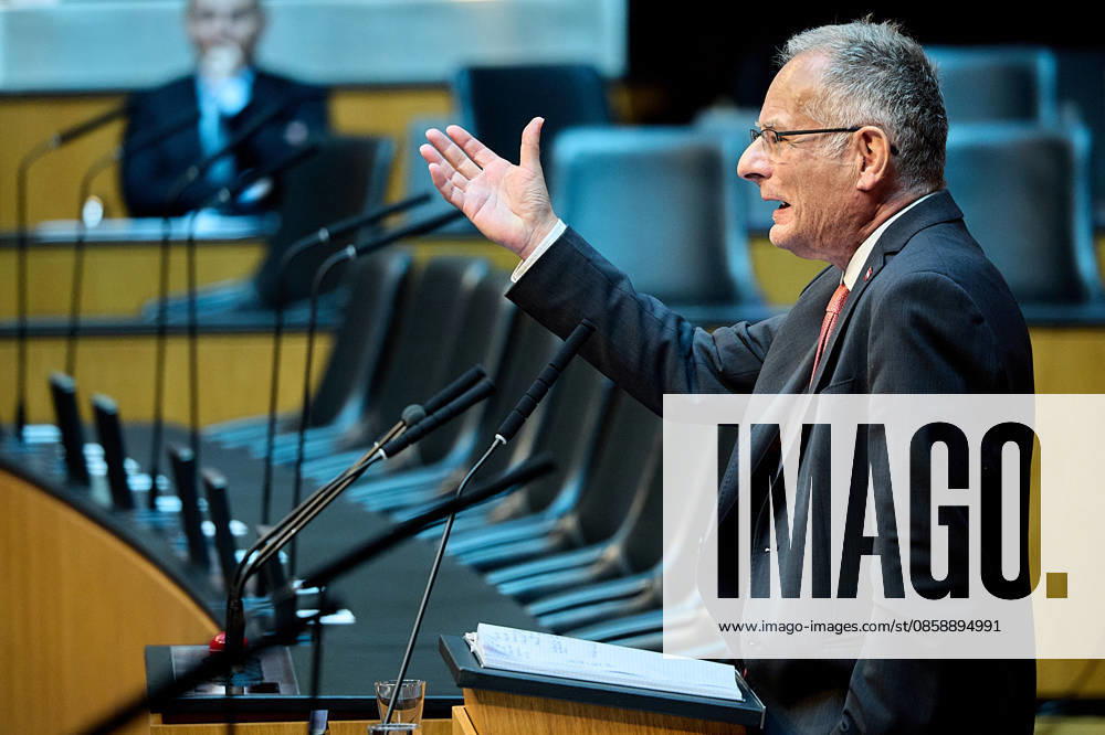 - Wien 11.06.2026 - Debatte Budget Österreichisches Parlament - Der Nationalrat trat heute im Hohen Haus zu einer regluären Nationalratssitzung zusammen. Haupthema war die gestrige Budgetrede des Finanzministers und die Debatte darüber. PHOTO: Finanzminister Markus Marterbauer (SPÖ) auf der Regierungsbank.. Vienna (AUSTRIA) - Austrian Parliament National Council session - The National Council met today in Parliament for a regular National Council session. The topic of the plenary session was the Budget Speech by the Austrian Minister of Finance. Budget, Finanzen, Staatsfinanzen, Geld, Steuern, Ausgaben, Einnahmen, Regierung, echtes Dopelbudet 2027 28 , 2028, Schulden, Nationalratssitzung, Nationalrat SItzung Debatte zu Budgetprä