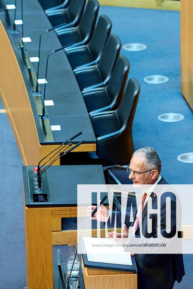 - Wien 11.06.2026 - Debatte Budget Österreichisches Parlament - Der Nationalrat trat heute im Hohen Haus zu einer regluären Nationalratssitzung zusammen. Haupthema war die gestrige Budgetrede des Finanzministers und die Debatte darüber. PHOTO: Finanzminister Markus Marterbauer (SPÖ) auf der Regierungsbank.. Vienna (AUSTRIA) - Austrian Parliament National Council session - The National Council met today in Parliament for a regular National Council session. The topic of the plenary session was the Budget Speech by the Austrian Minister of Finance. Budget, Finanzen, Staatsfinanzen, Geld, Steuern, Ausgaben, Einnahmen, Regierung, echtes Dopelbudet 2027 28 , 2028, Schulden, Nationalratssitzung, Nationalrat SItzung Debatte zu Budgetprä