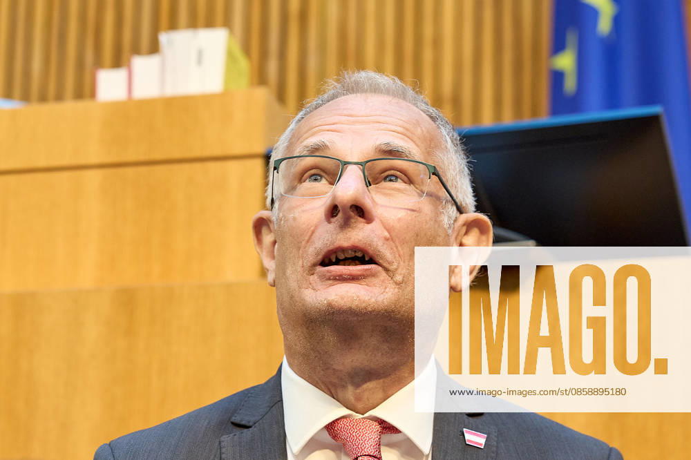 - Wien 11.06.2026 - Debatte Budget Österreichisches Parlament - Der Nationalrat trat heute im Hohen Haus zu einer regluären Nationalratssitzung zusammen. Haupthema war die gestrige Budgetrede des Finanzministers und die Debatte darüber. PHOTO: Finanzminister Markus Marterbauer (SPÖ) auf der Regierungsbank. Vienna (AUSTRIA) - Austrian Parliament National Council session - The National Council met today in Parliament for a regular National Council session. The topic of the plenary session was the Budget Speech by the Austrian Minister of Finance. Budget, Finanzen, Staatsfinanzen, Geld, Steuern, Ausgaben, Einnahmen, Regierung, echtes Dopelbudet 2027 28 , 2028, Schulden, Nationalratssitzung, Nationalrat SItzung Debatte zu Budgetprä