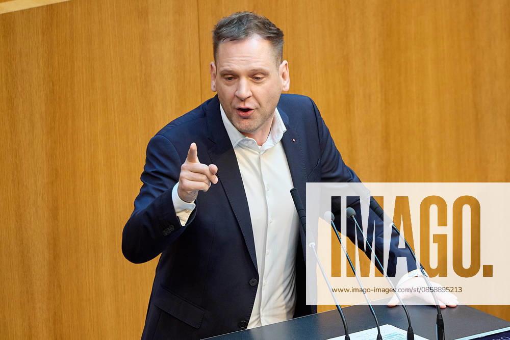 - Wien 11.06.2026 - Debatte Budget Österreichisches Parlament - Der Nationalrat trat heute im Hohen Haus zu einer regluären Nationalratssitzung zusammen. Haupthema war die gestrige Budgetrede des Finanzministers und die Debatte darüber. PHOTO: am Rednerpult, Klubobmann der SPÖ Philip Kucher . Vienna (AUSTRIA) - Austrian Parliament National Council session - The National Council met today in Parliament for a regular National Council session. The topic of the plenary session was the Budget Speech by the Austrian Minister of Finance. Budget, Finanzen, Staatsfinanzen, Geld, Steuern, Ausgaben, Einnahmen, Regierung, echtes Dopelbudet 2027 28 , 2028, Schulden, Nationalratssitzung, Nationalrat SItzung Debatte zu Budgetpräsentation